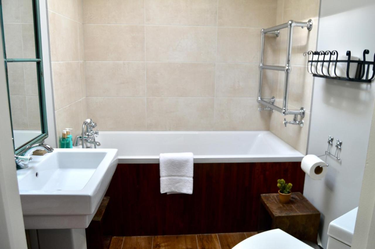 The Nest Hotel & Restaurant Petersfield Esterno foto
